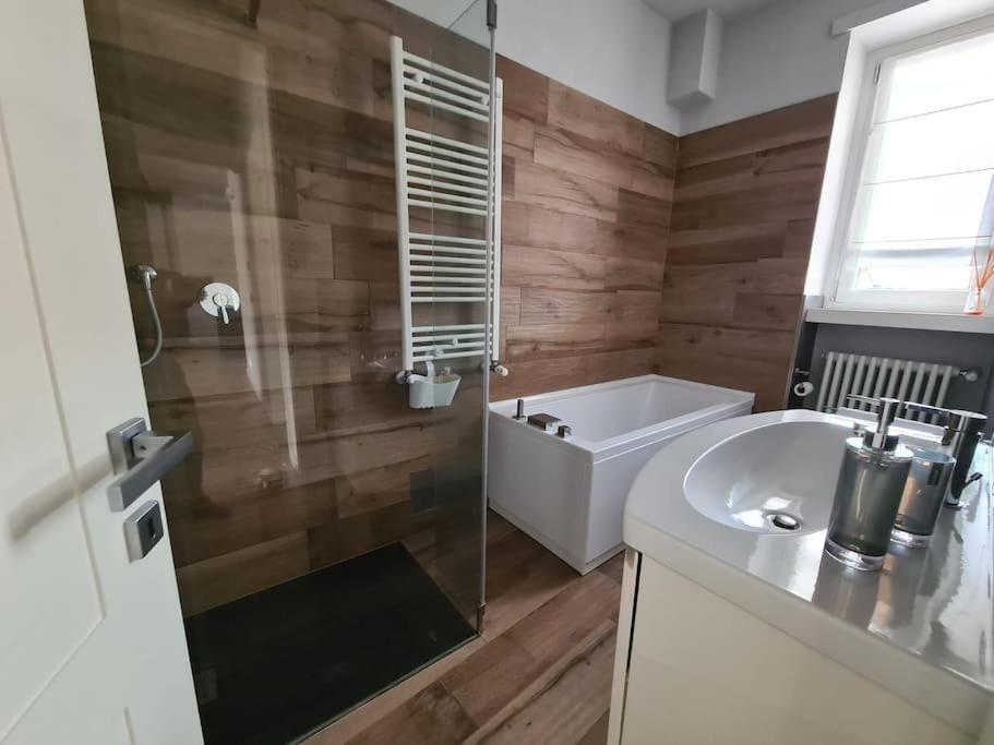 Cuore Di Alba Charming Apartment Ngoại thất bức ảnh